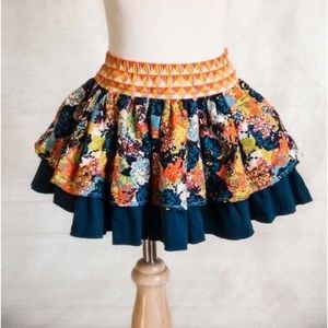 Persnickety skirt Size 8 with matching headband